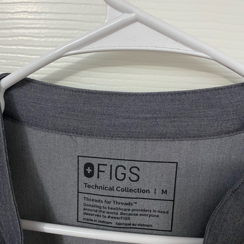 FIGS Women's Graphite Rafaela Top - Picture 3 of 3